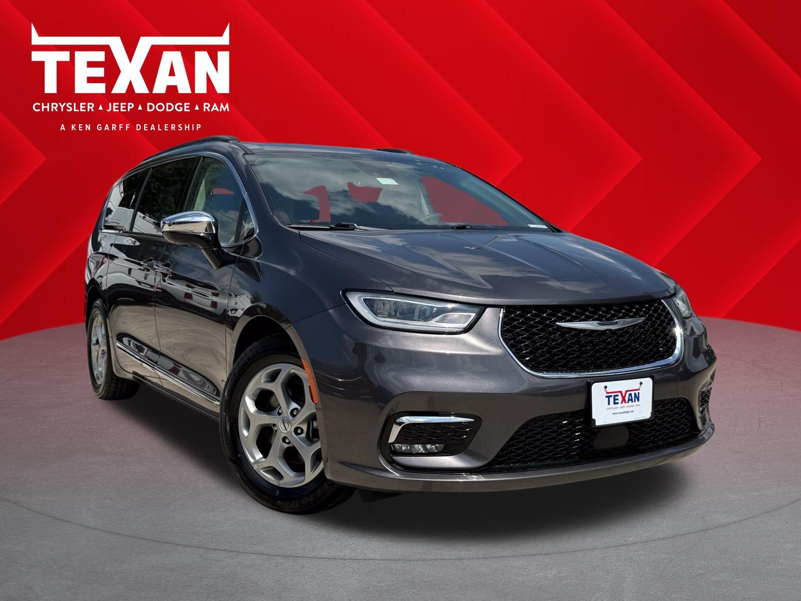 2023 Chrysler Pacifica Limited's photo