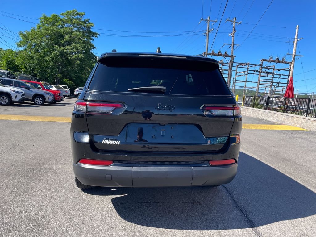Used 2023 Black Jeep Altitude image 4