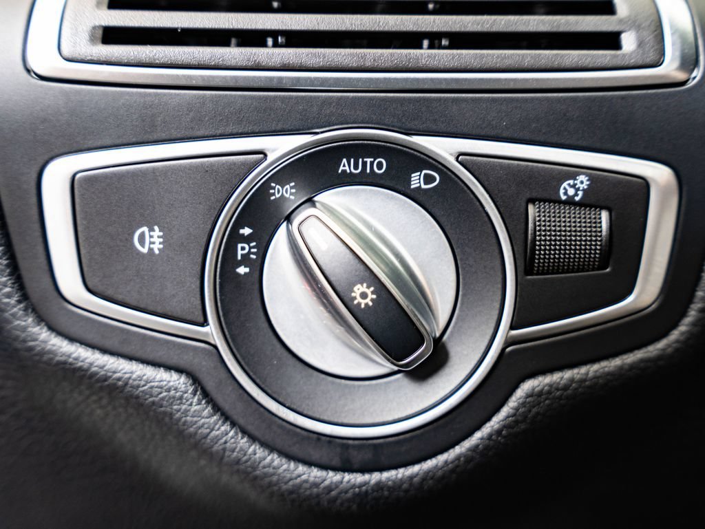 Used 2018 White Mercedes-Benz C 300 image 28