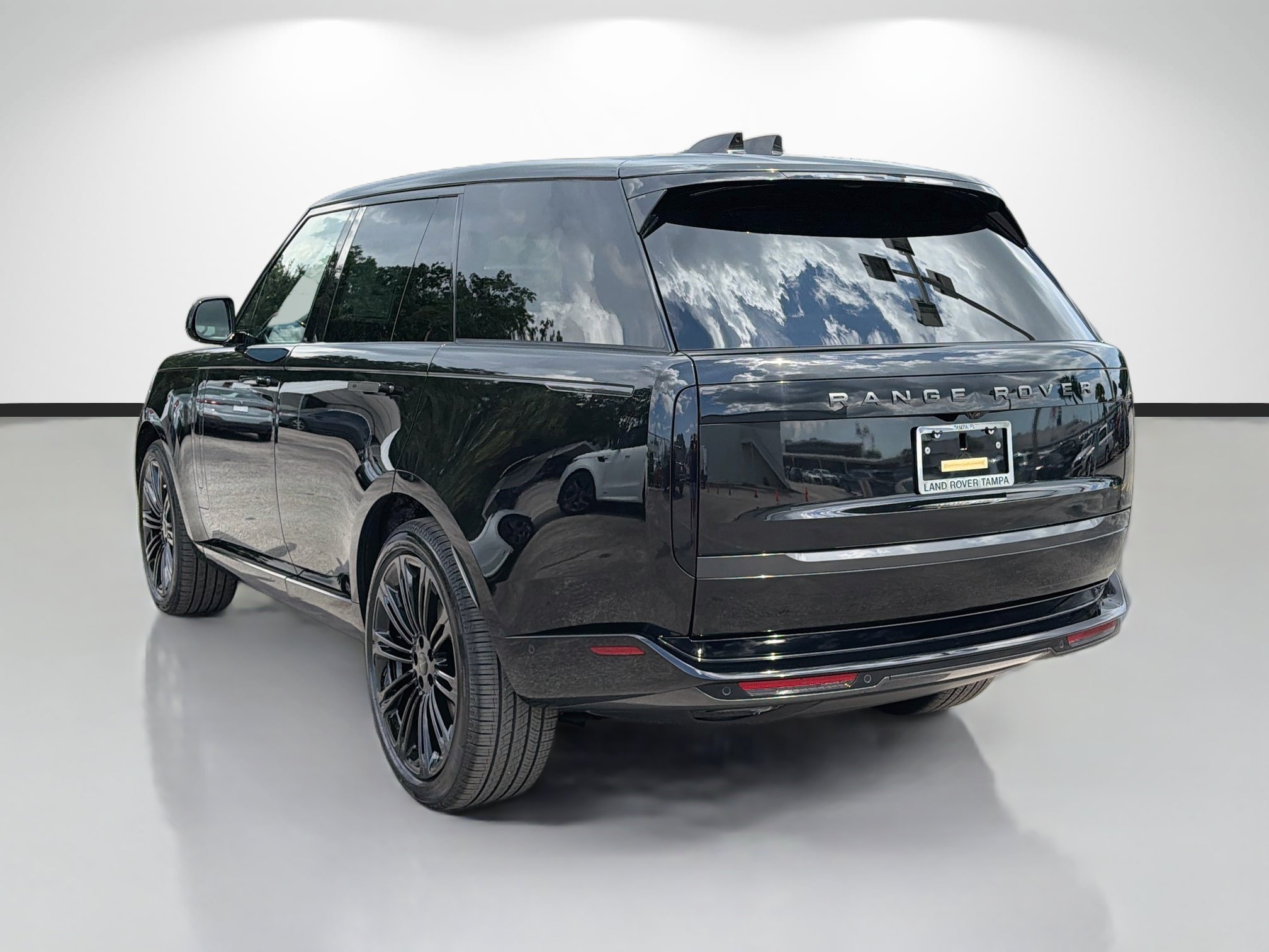 New 2026 Santorini Black Land Rover SE image 3