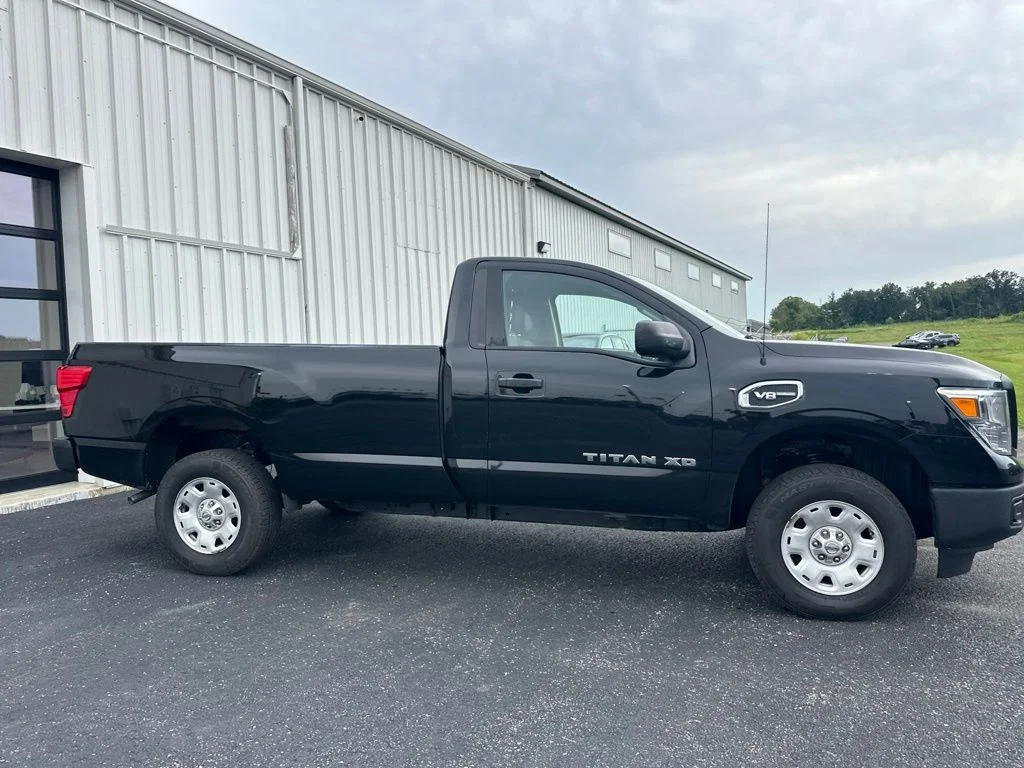 Used 2018 Black Nissan S image 4