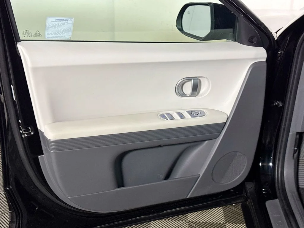 Used 2024 Black Hyundai SEL image 10