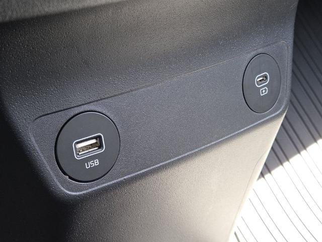 Used 2024 Glacier Kia  image 36