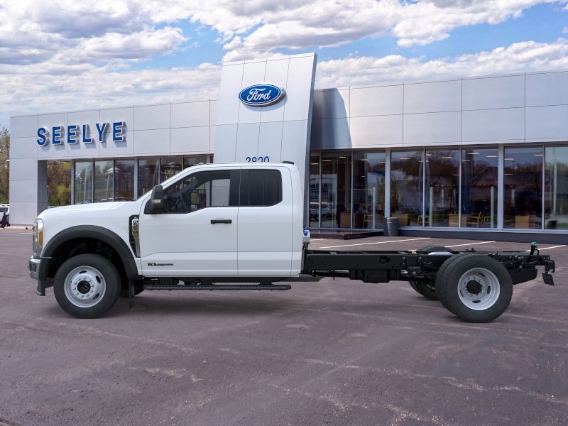 New 2026 Oxford White Ford F-550® XL image 3