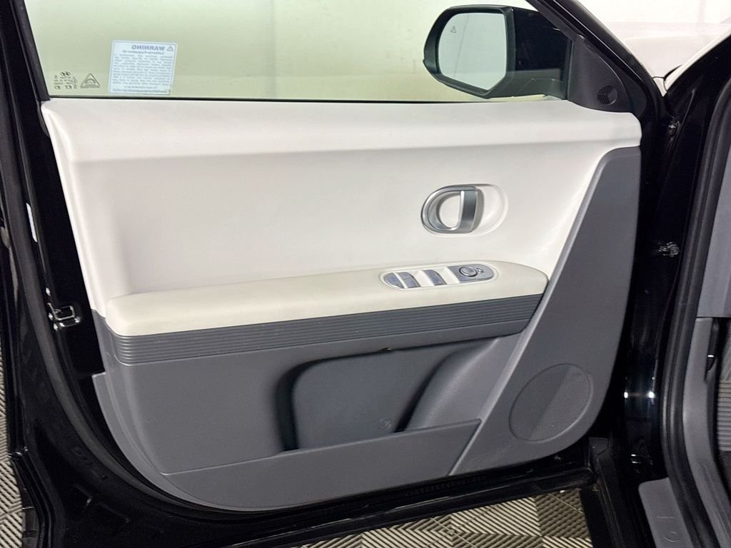 Used 2024 Black Hyundai SEL image 10