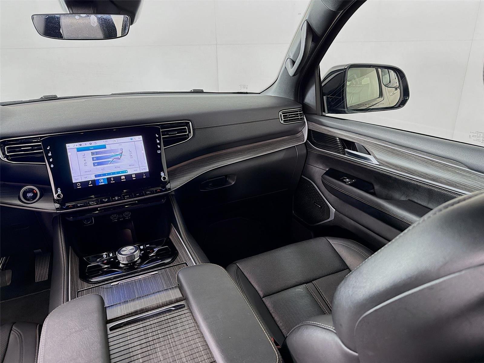 Used 2024  Jeep Series III image 23