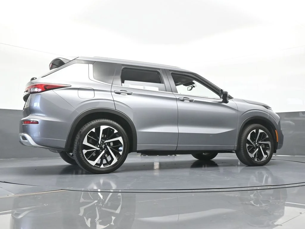 Used 2022 Silver Mitsubishi SEL image 56