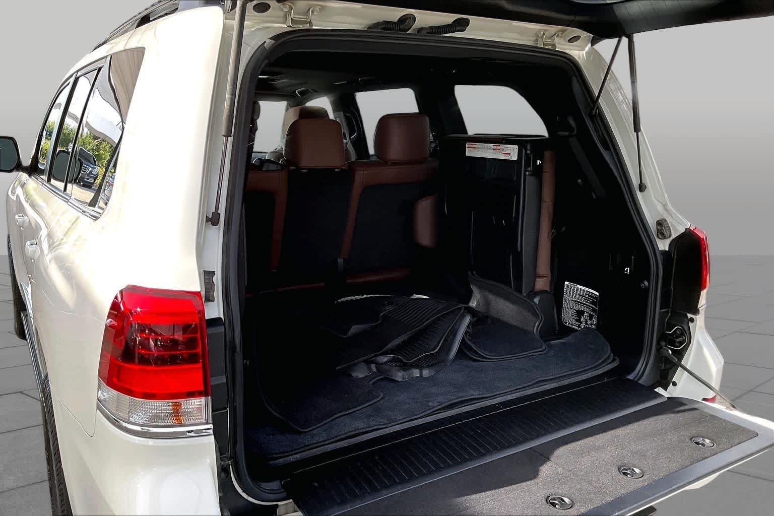 Used 2021 Blizzard Pearl Toyota  image 38