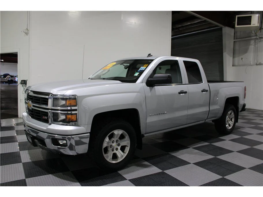 Used 2014 Silver Ice Metallic Chevrolet LT image 7