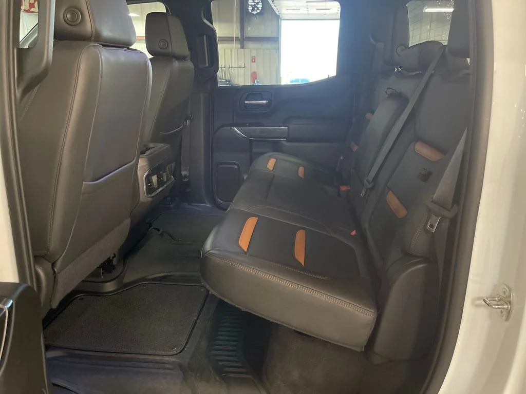 Used 2022 White GMC AT4 image 27