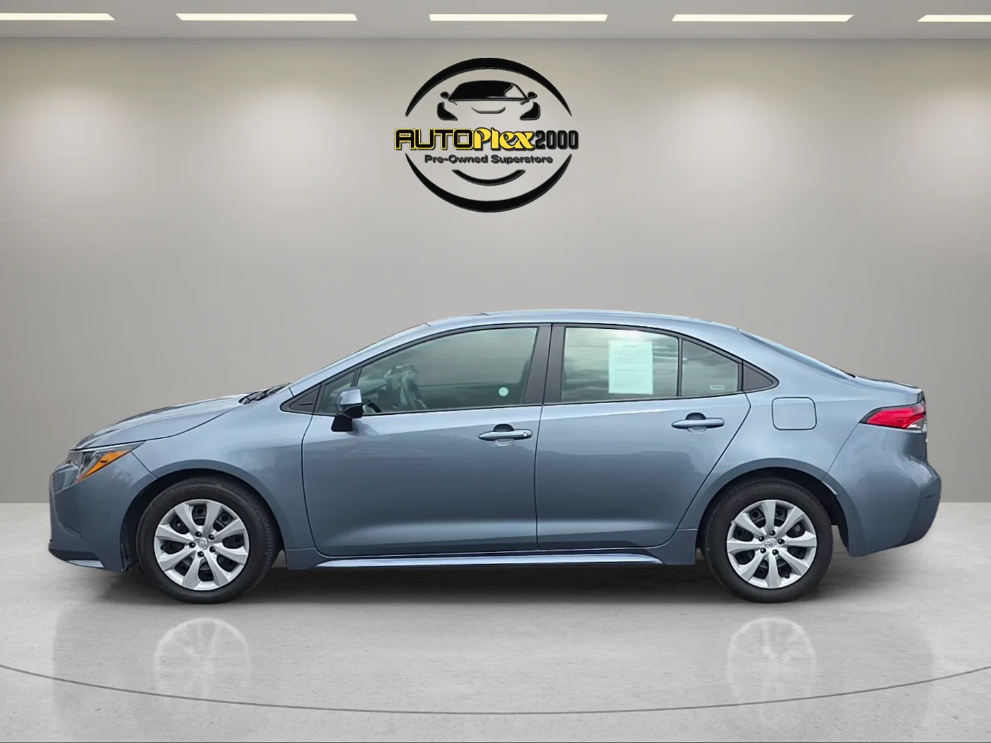 Used 2025 Gray Toyota LE image 4