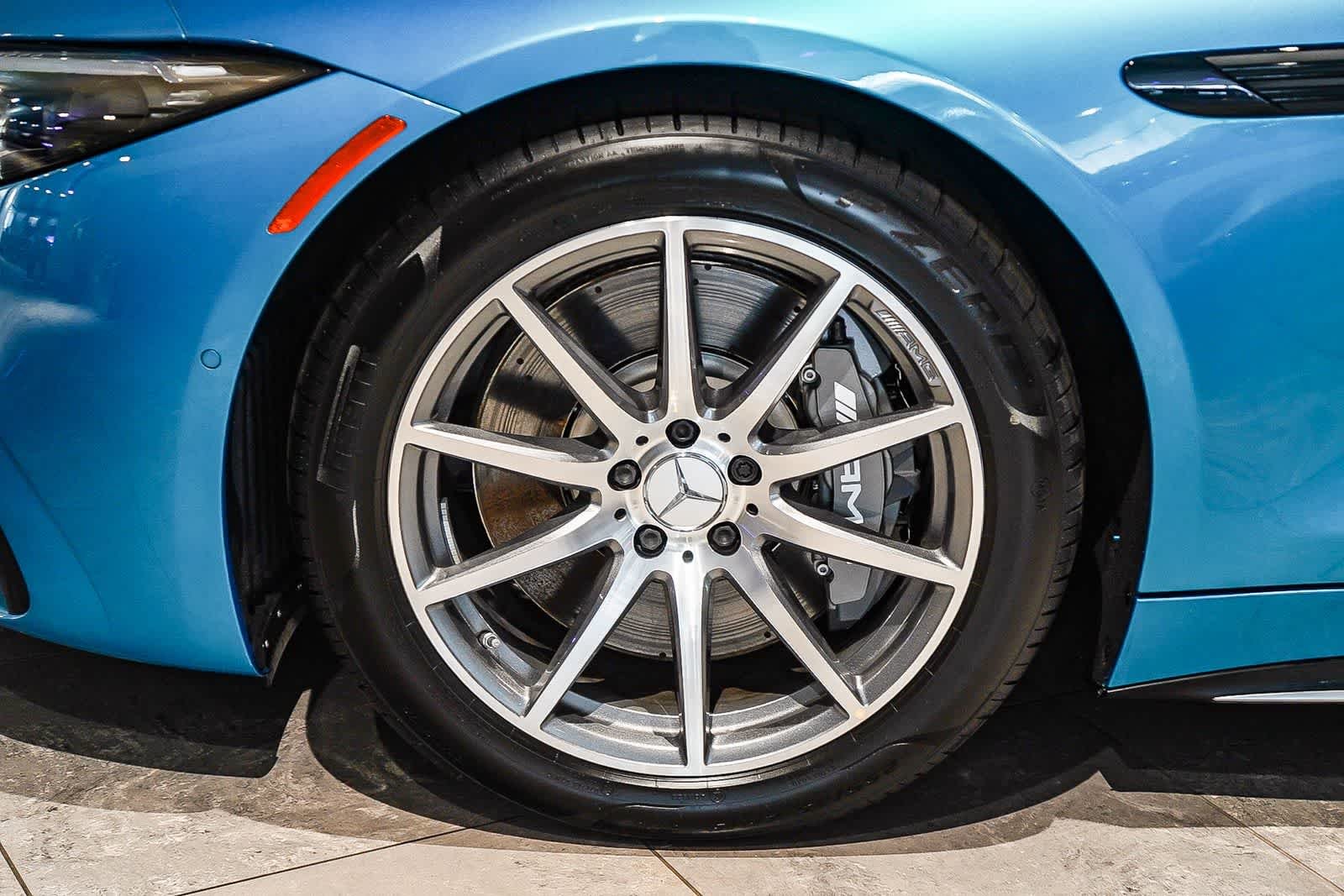 Used 2025 MANUFAKTUR Hyper Blue Metallic Mercedes-Benz AMG® SL 43 image 11