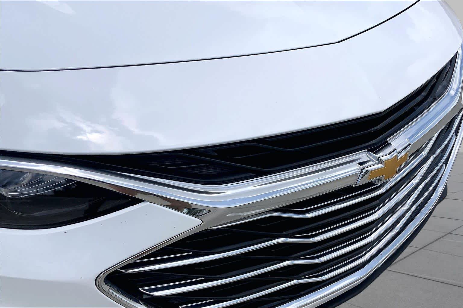 Used 2024 Summit White Chevrolet LT image 29
