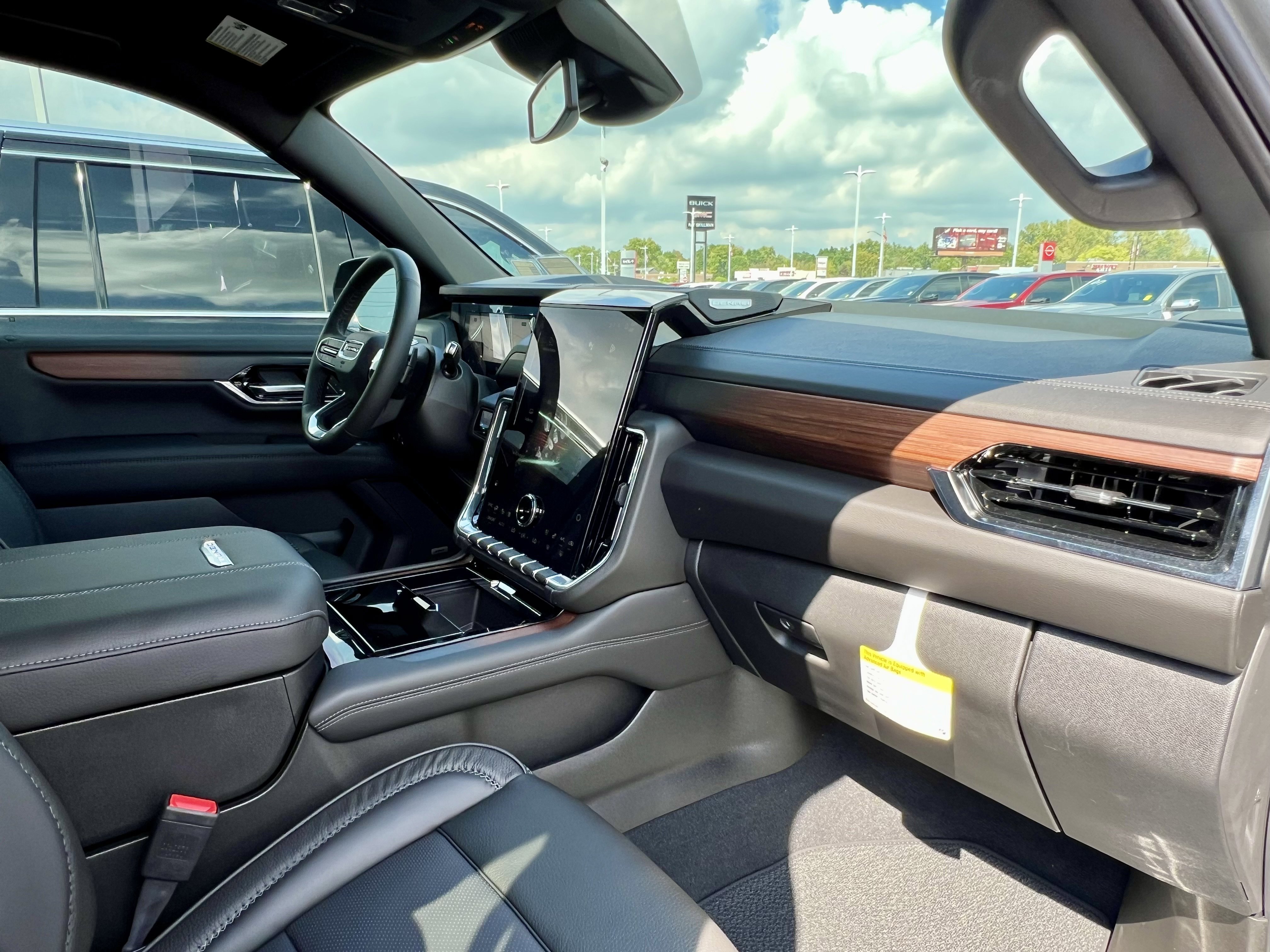 2025 GMC Yukon XL Denali - Photo 36