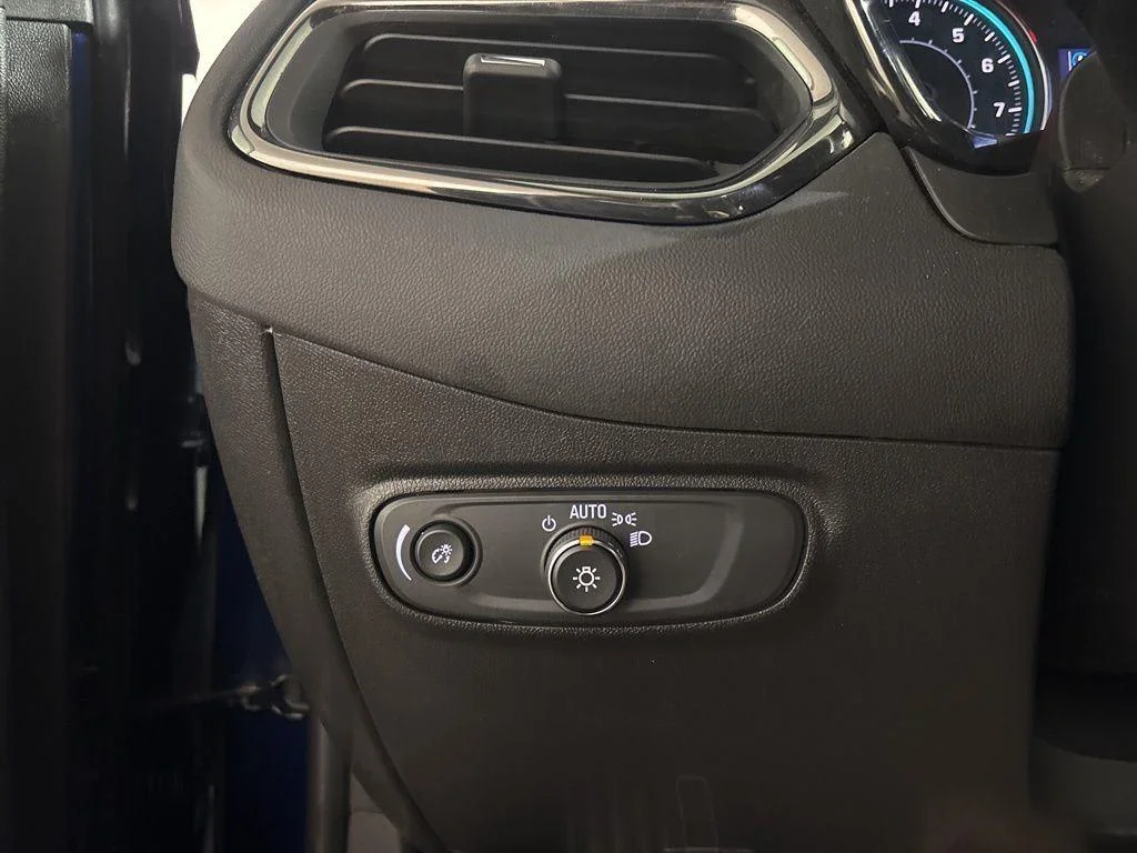 Used 2022 Blue Chevrolet RS image 4