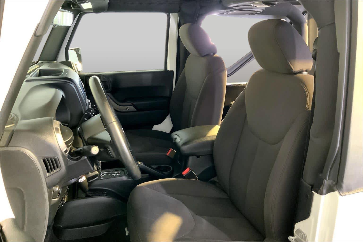 Used 2017 Bright White Clearcoat Jeep Sport image 9