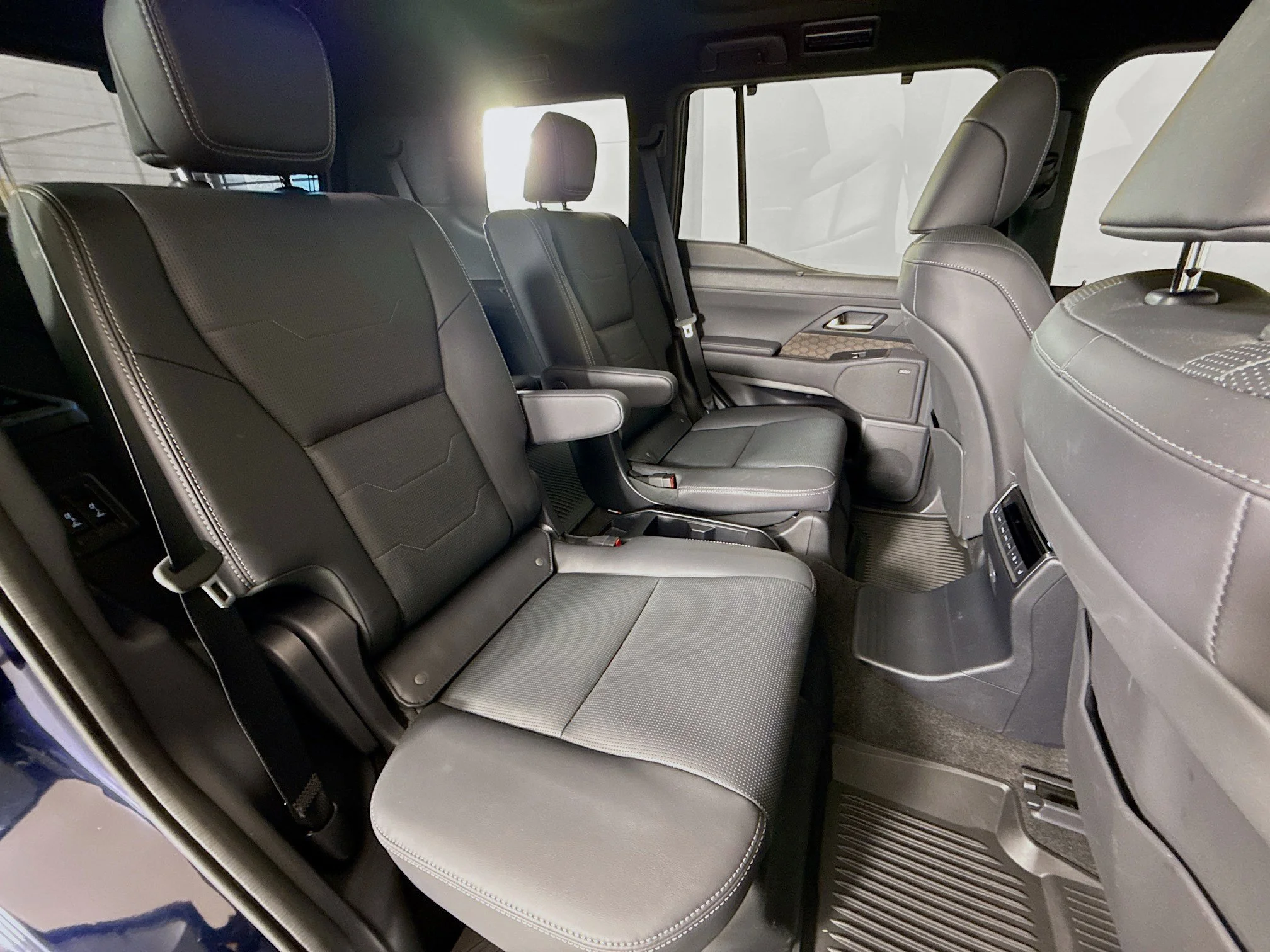 Certified Used 2025 NIGHTFALL MICA Lexus 550 Luxury+ image 27