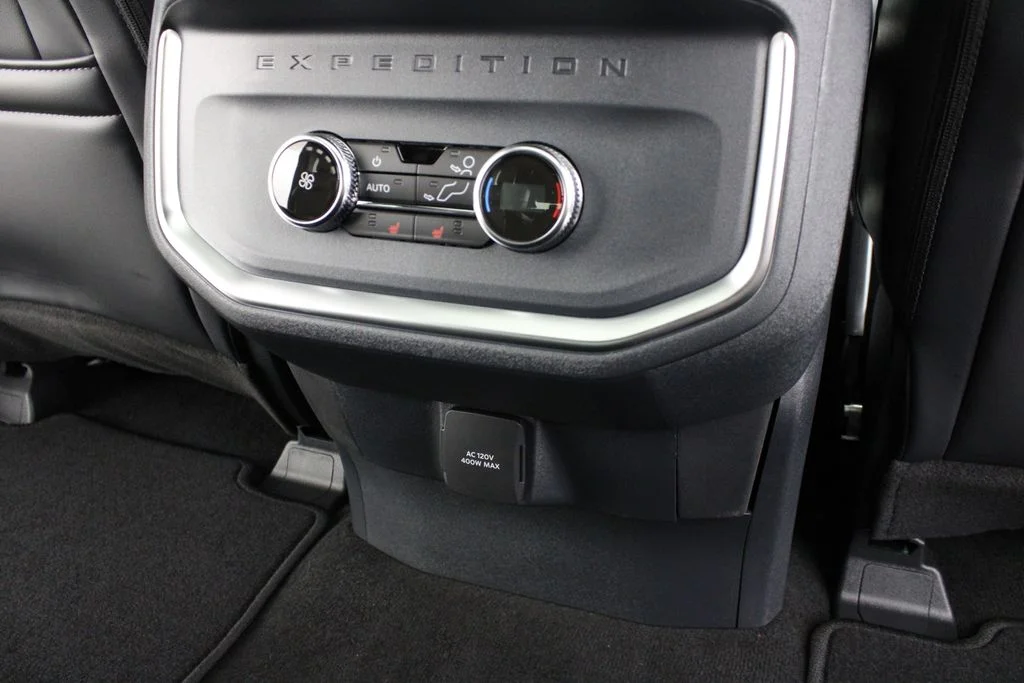 New 2027 Star White Metallic Tri-Coat Ford Platinum image 17