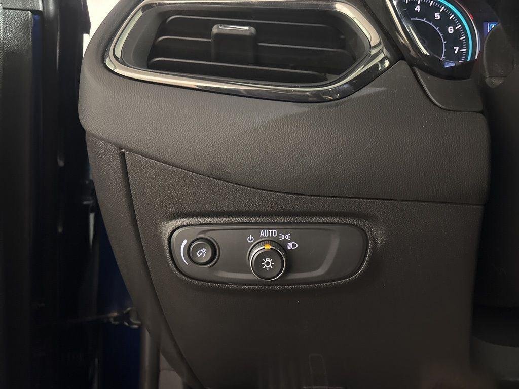 Used 2022 Blue Chevrolet RS image 4