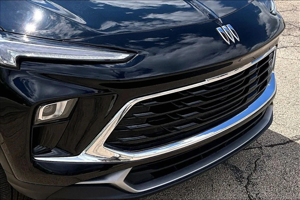 Used 2025 Black Buick Preferred image 33