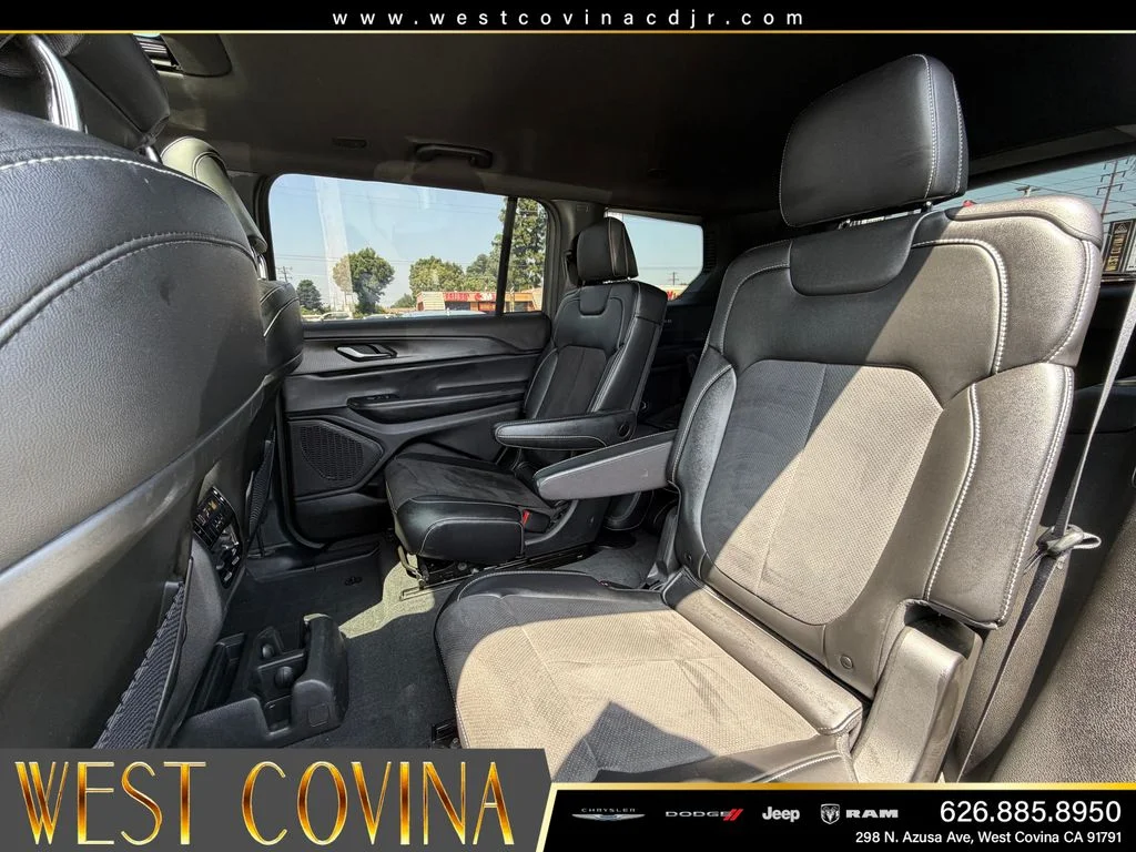 Used 2023 Silver Jeep Altitude image 15