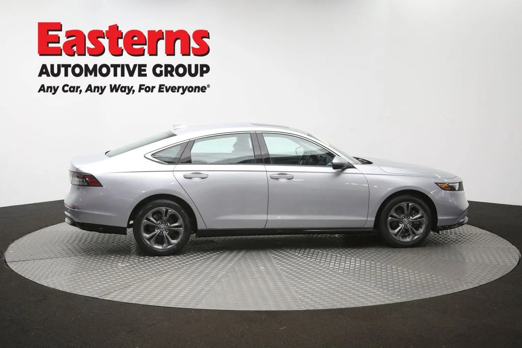 Used 2025 Silver Honda EX-L image 40