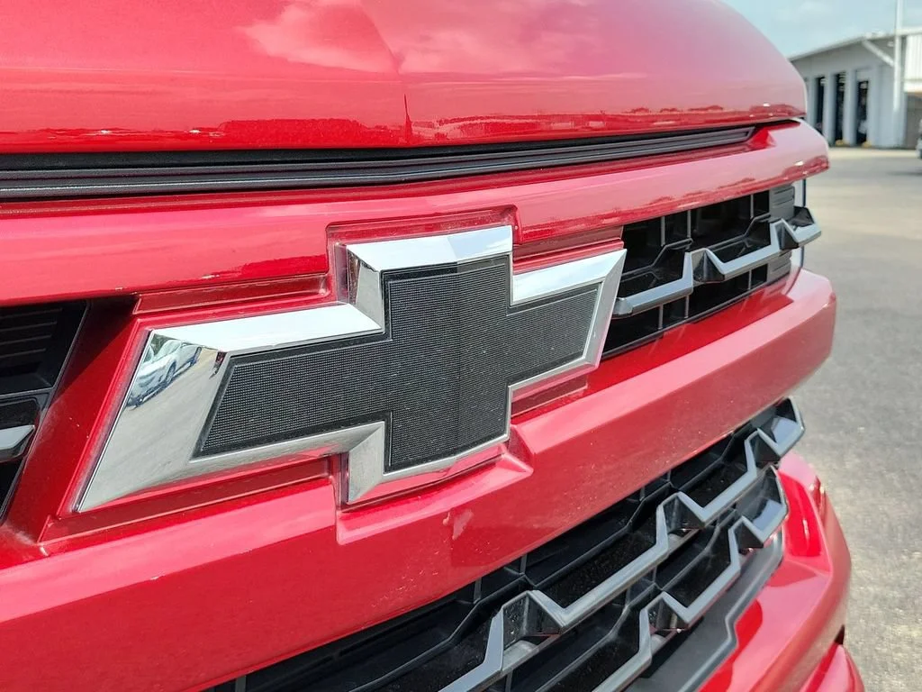 Certified Used 2025 Radiant Red Tintcoat Chevrolet RST image 32