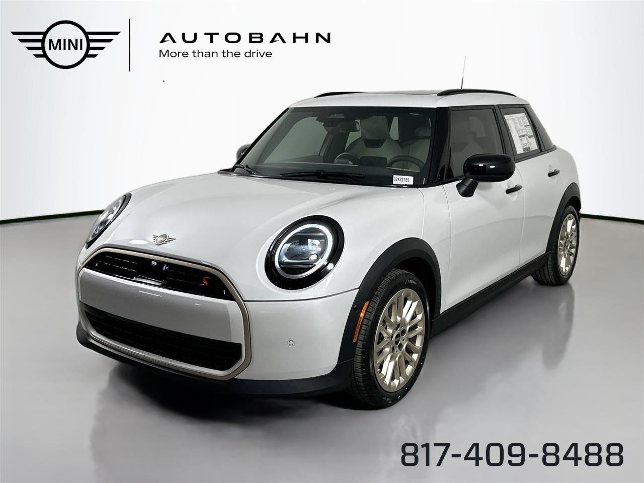 2025 MINI Hardtop Cooper S Signature's photo