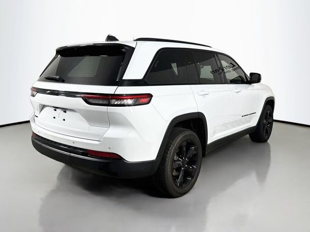 Used 2022 Bright White Clearcoat Jeep Altitude image 7