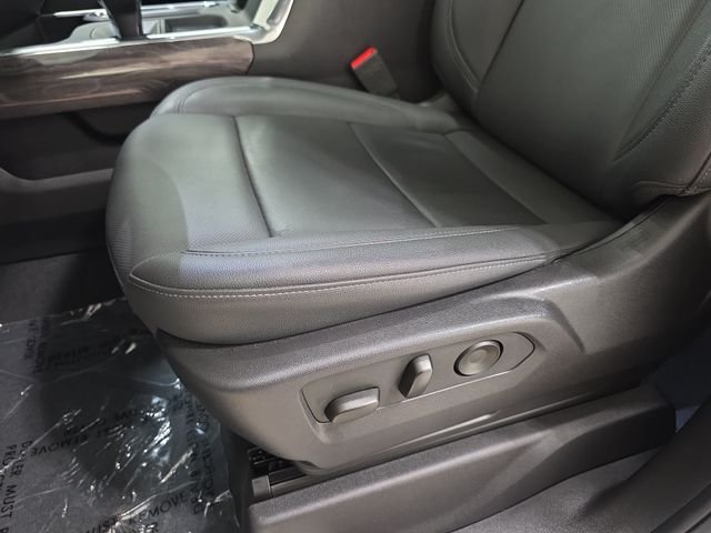 Used 2025 White Chevrolet LTZ image 29