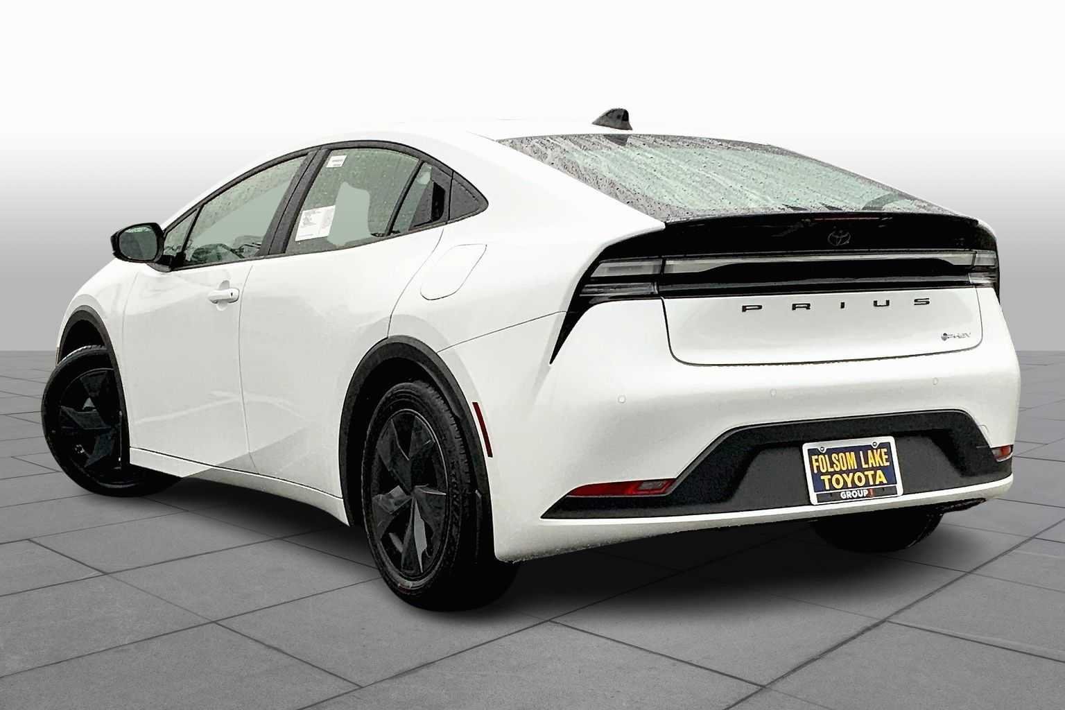 2026 Toyota Prius Plug-in Hybrid SE - Photo 12