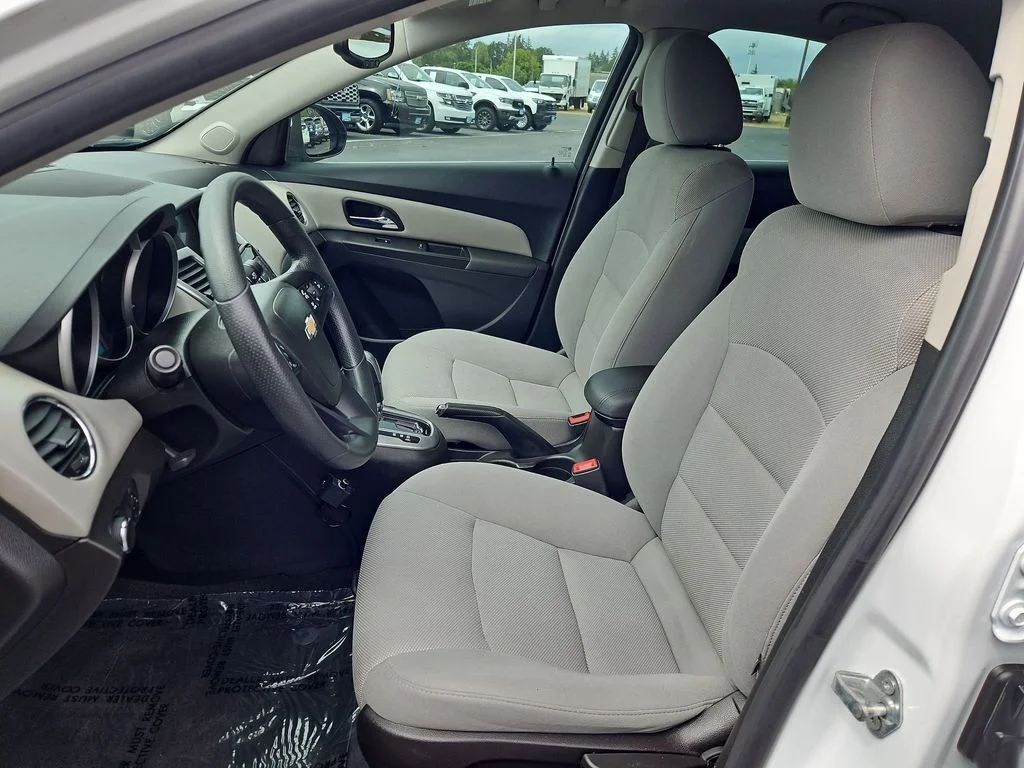 Used 2015 Summit White Chevrolet 1LT image 21