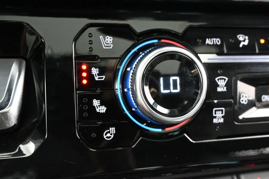 Used 2023 Sterling Metallic GMC Denali image 29