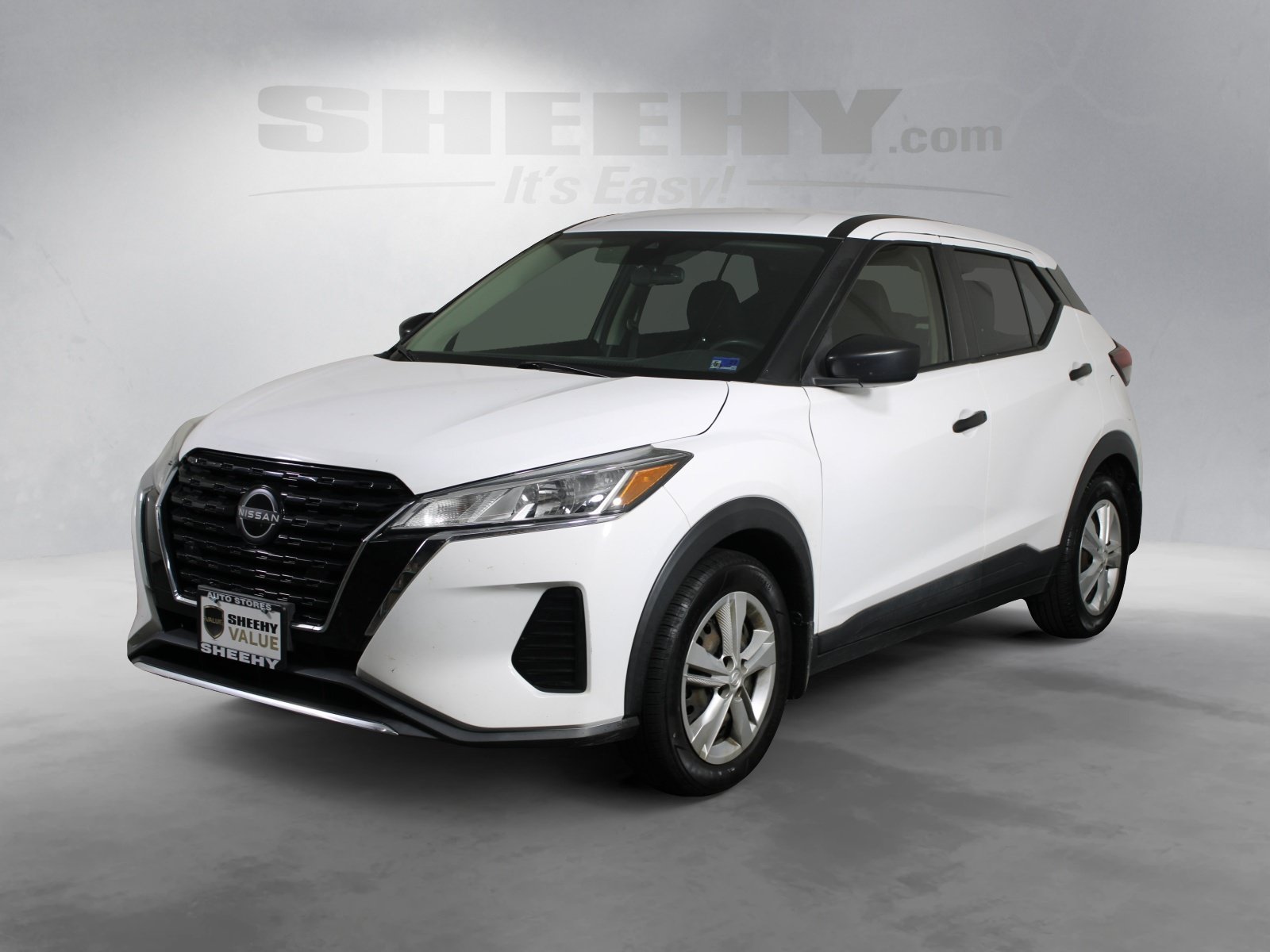 Used 2022 White Nissan S image 11