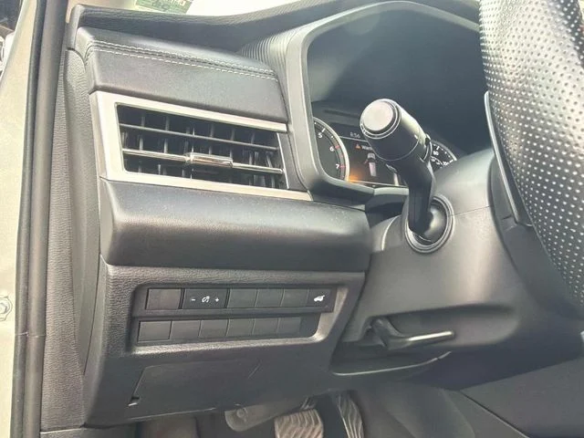 Used 2024 Silver Mitsubishi SE image 34