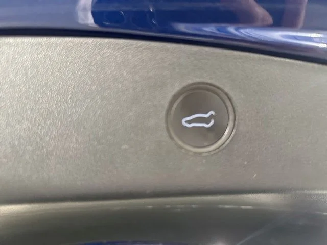 Used 2023  Tesla Base image 11
