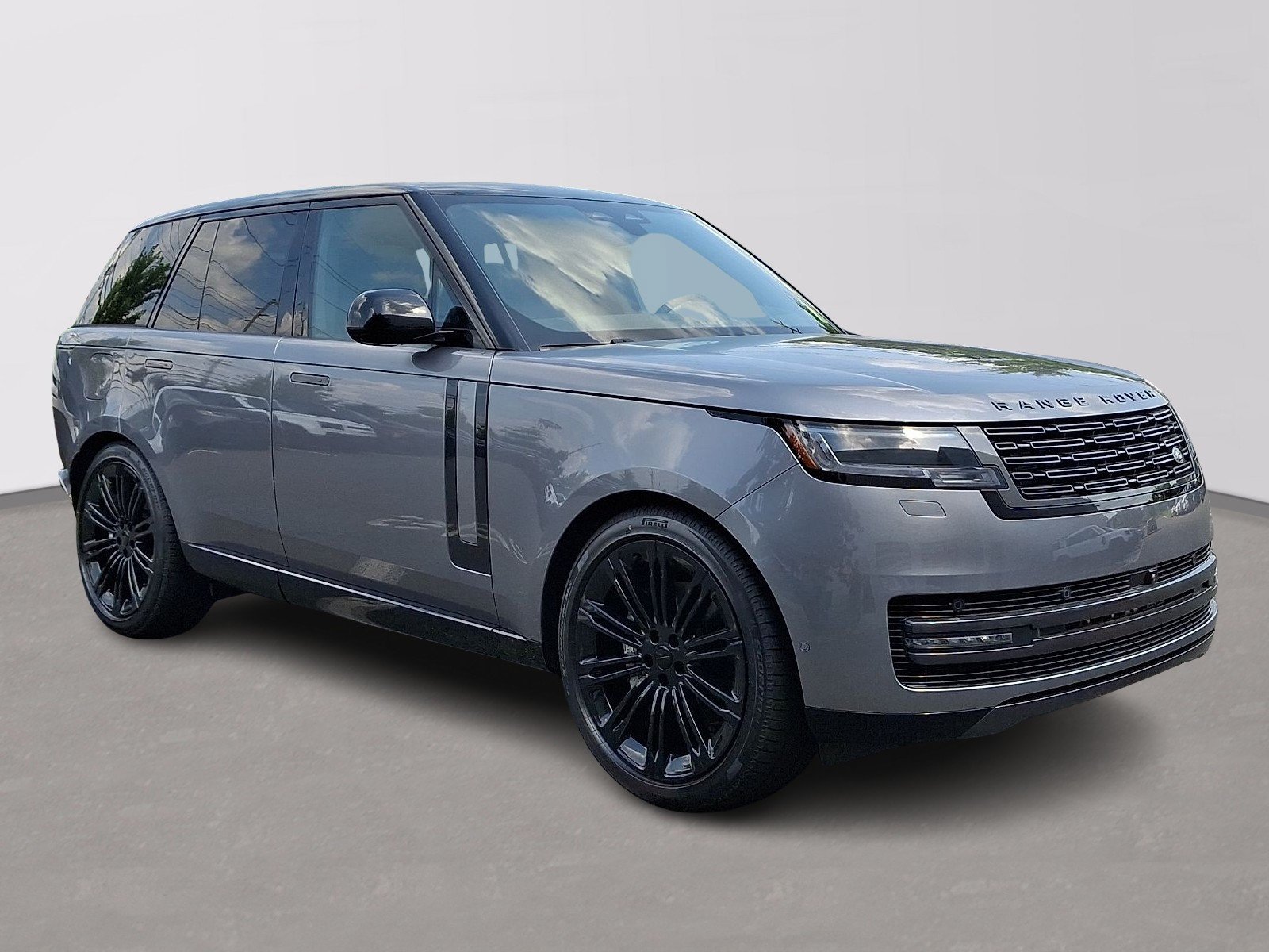 New 2026 Eiger Grey Land Rover SE image 2