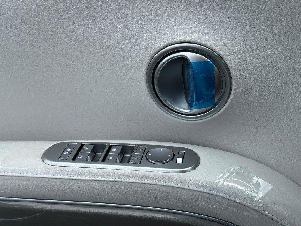 New 2027 White Hyundai SEL AWD image 17