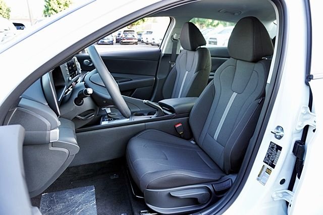 New 2026 White Hyundai SE image 16