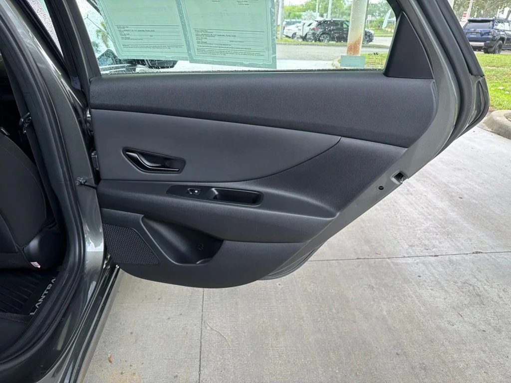 Used 2025 Gray Hyundai SEL Sport image 38
