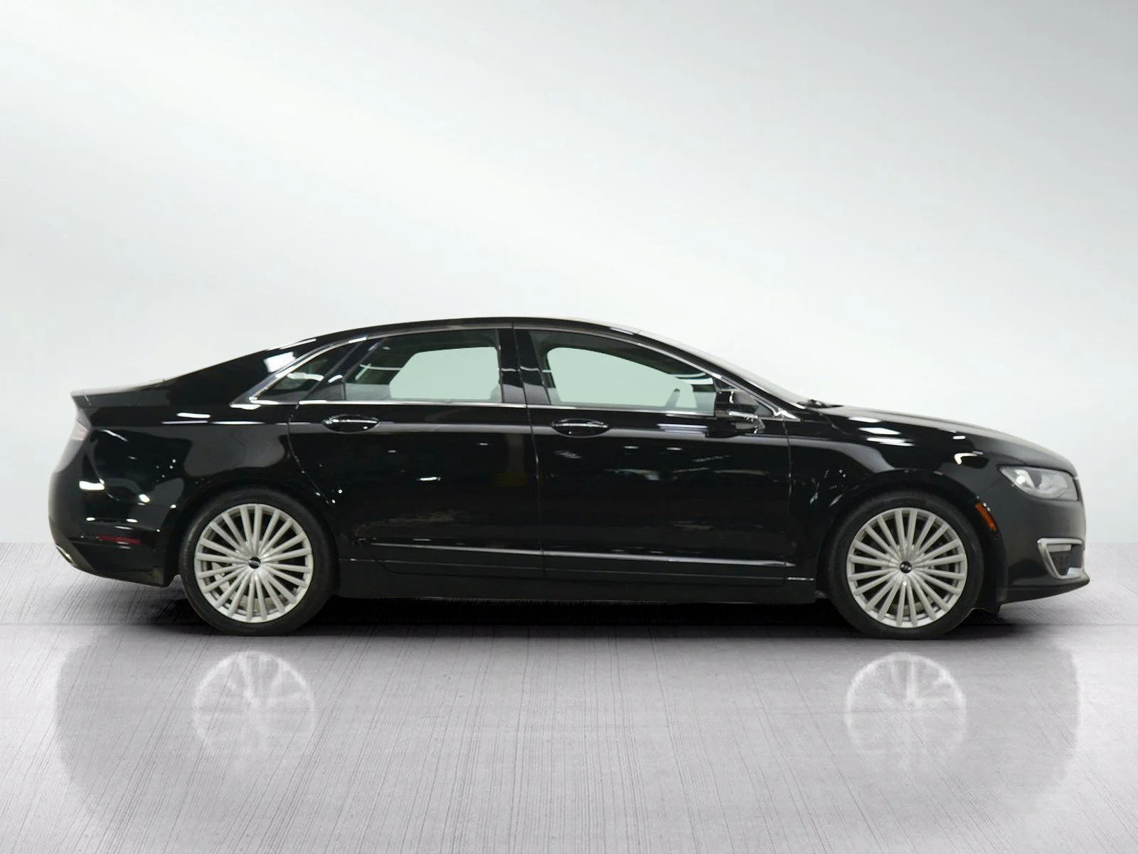 Used 2017 Black Velvet Lincoln Reserve image 6