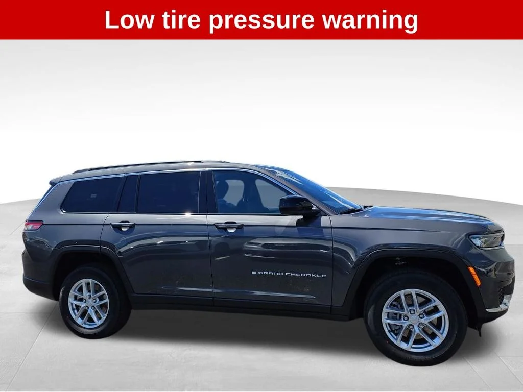 New 2026 Baltic Gray Metallic Clear-Coat Exterior Paint Jeep Altitude image 7