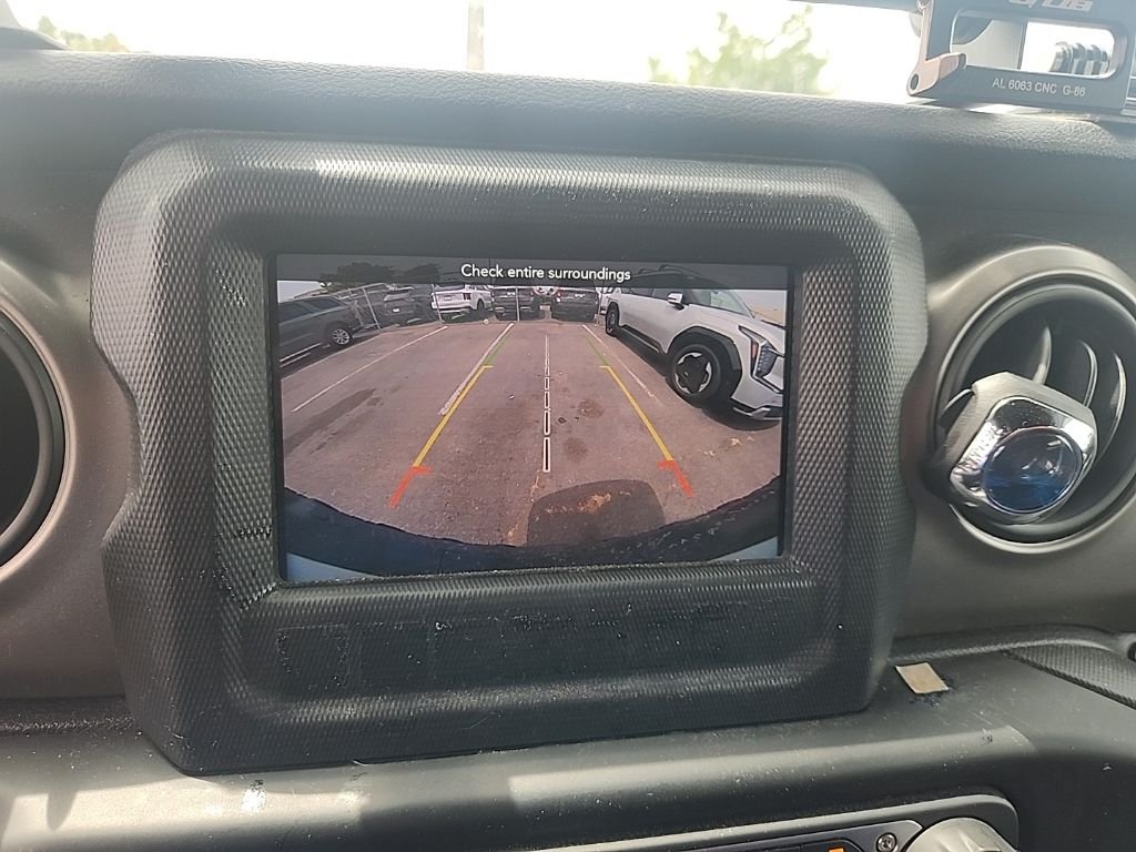 Used 2018 White Jeep Unlimited Sport S image 23