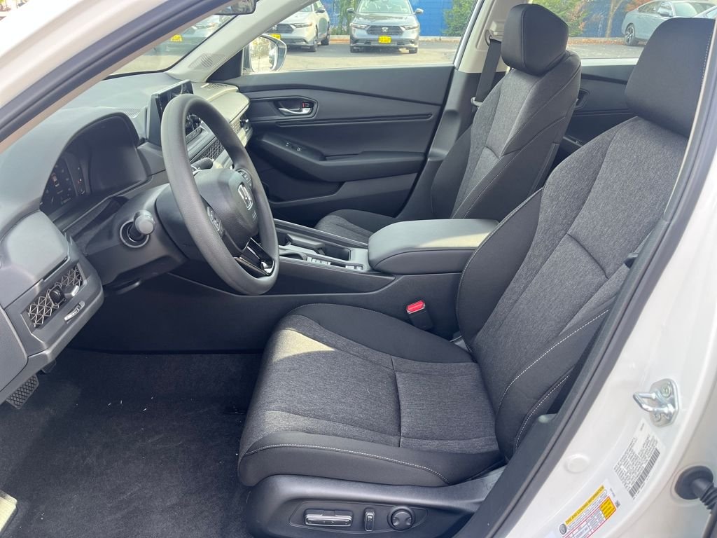 2025 Honda Accord SE - Photo 11
