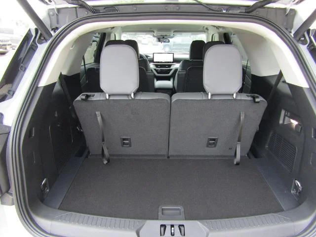 New 2026 Space White Metallic Ford Active image 67