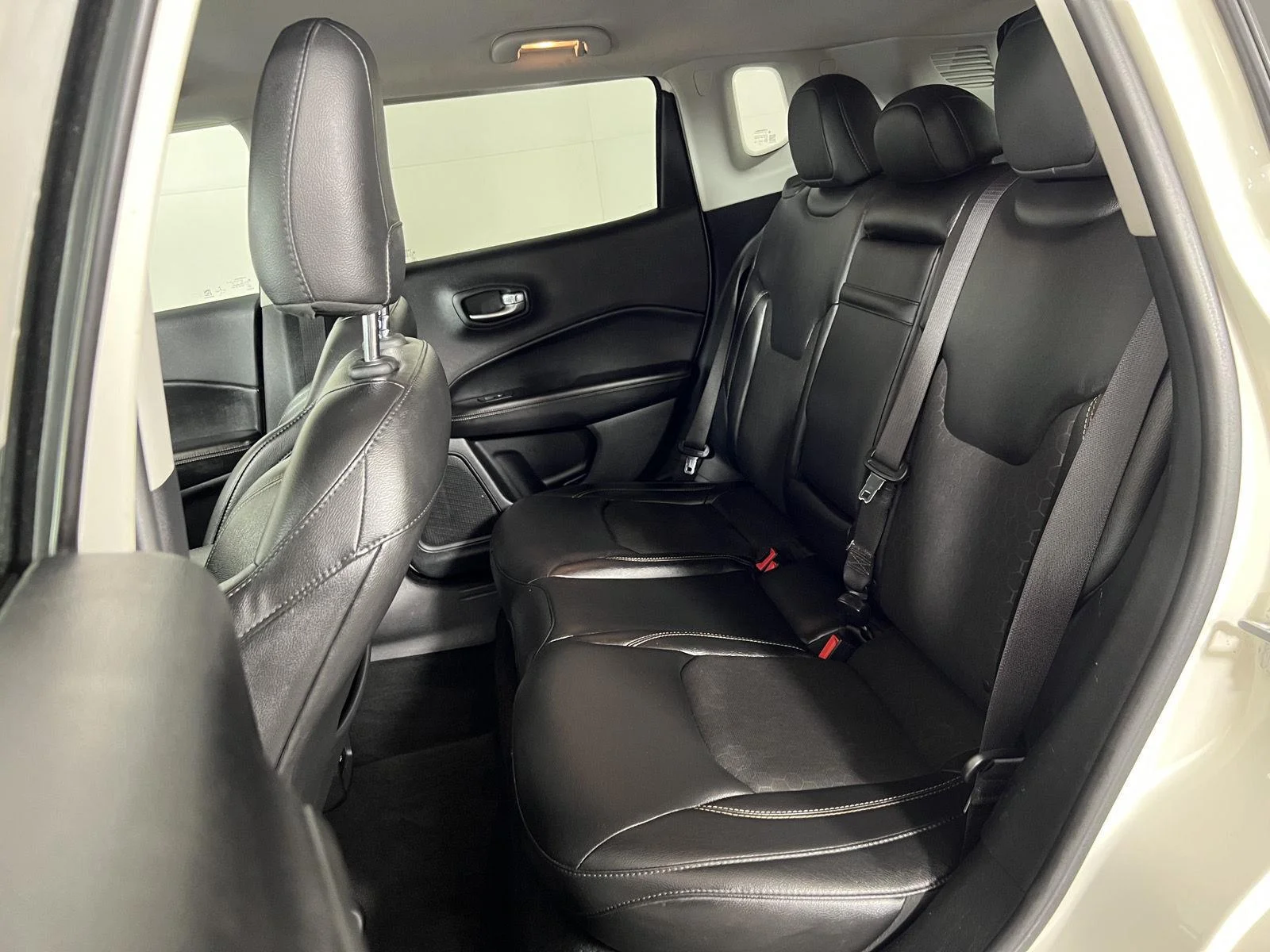 Used 2018 White Clearcoat Jeep Latitude image 13