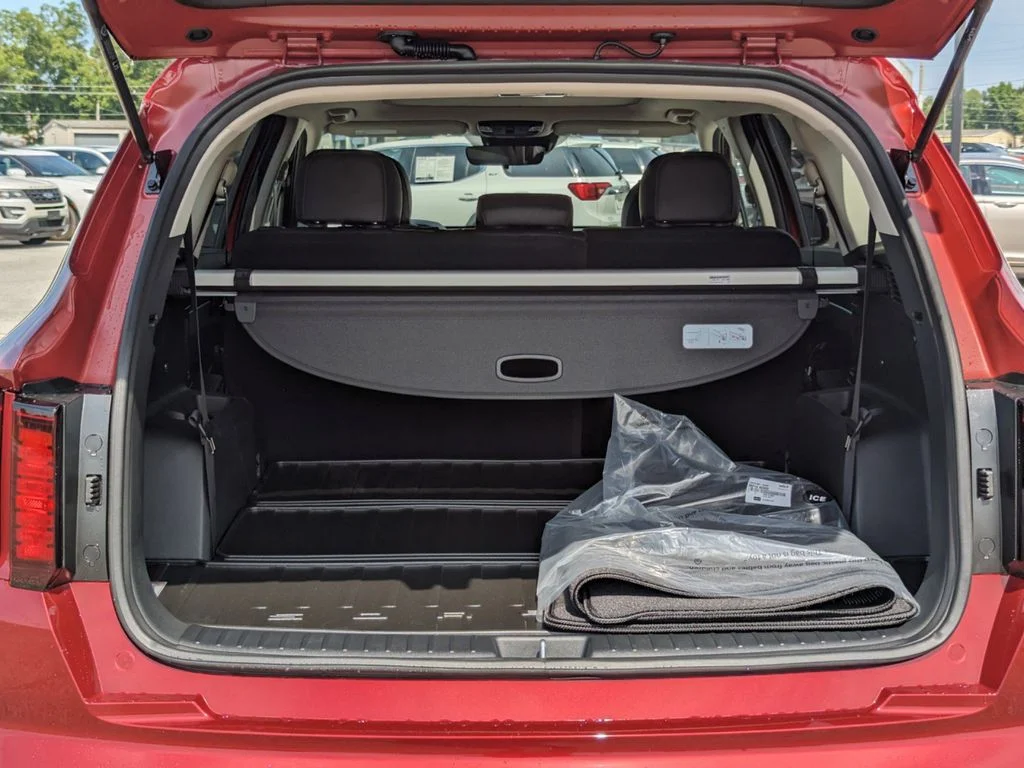 New 2023 RED Kia S FWD image 33