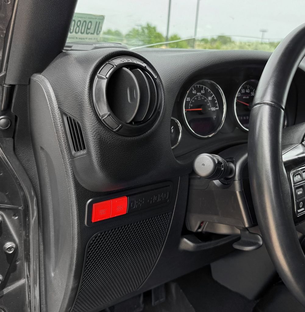 Used 2018 Gray Jeep Unlimited Rubicon image 13