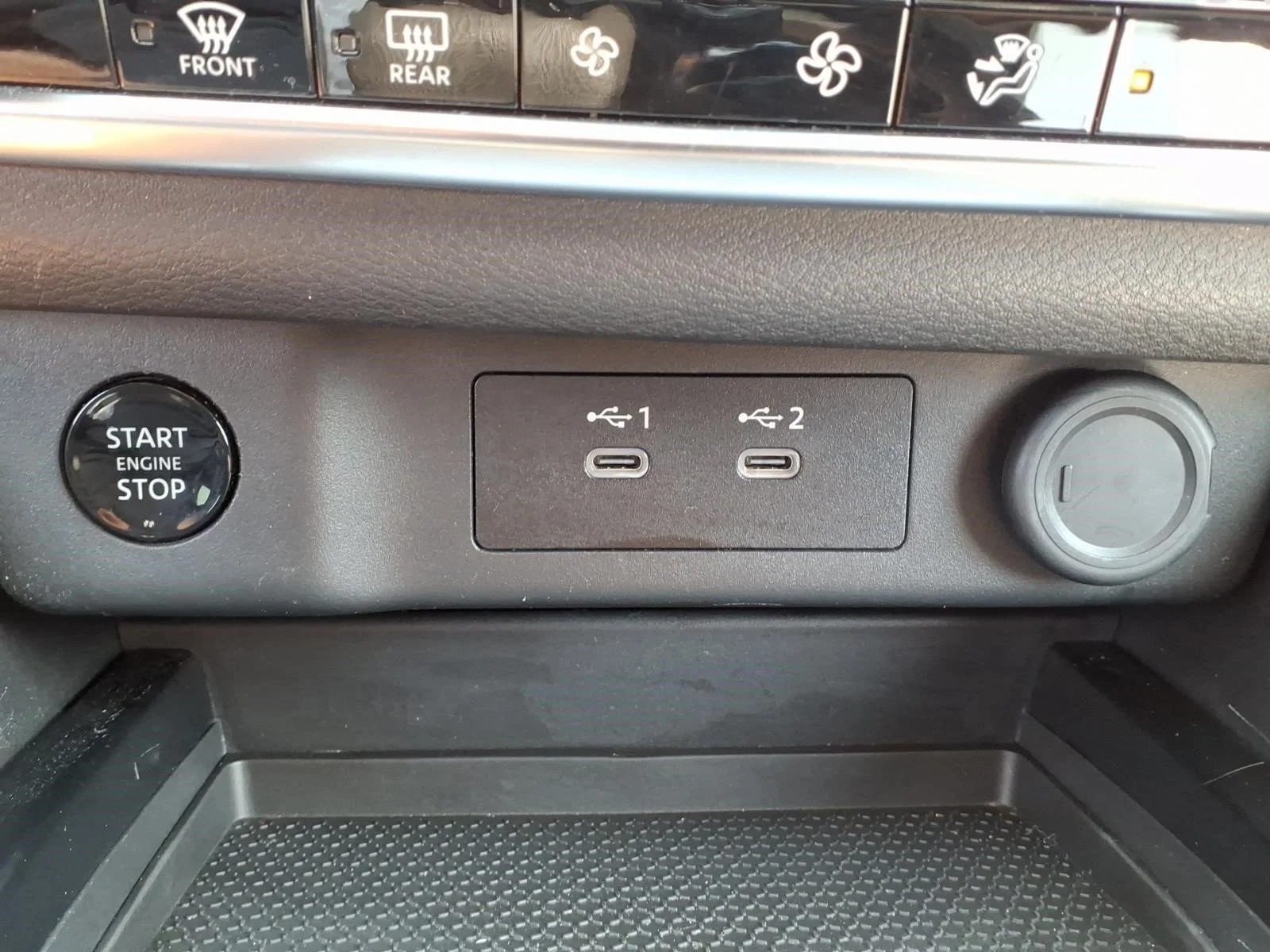 Used 2025 Gun Metallic Kad Nissan SV image 18