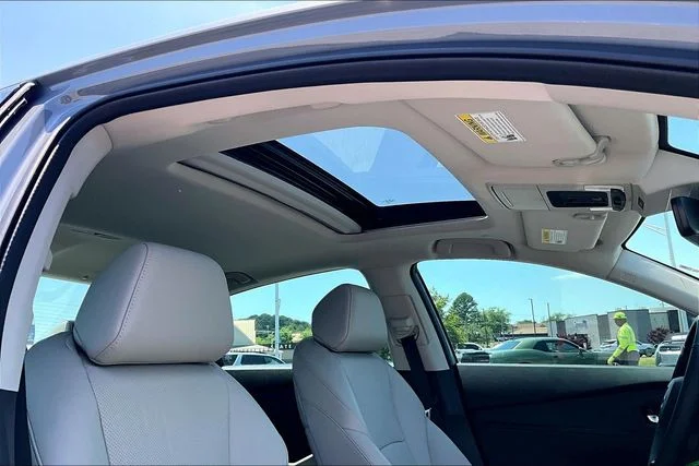 New 2026 Urban Gray Pearl Honda EX-L Hybrid image 21
